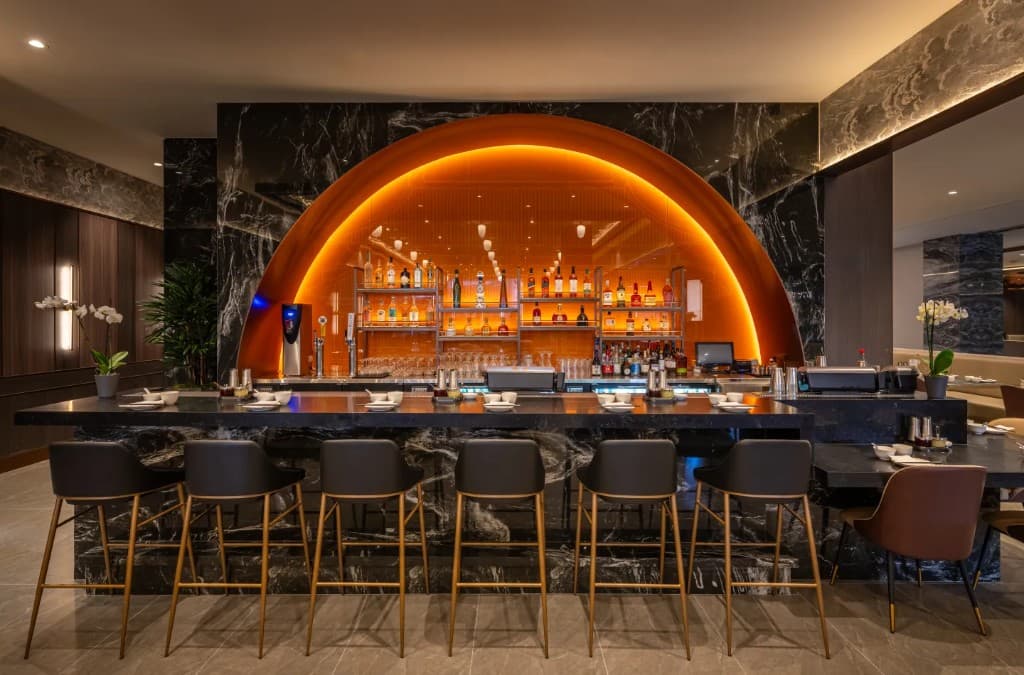 The bar at Paradise Dynasty, The Americana at Brand